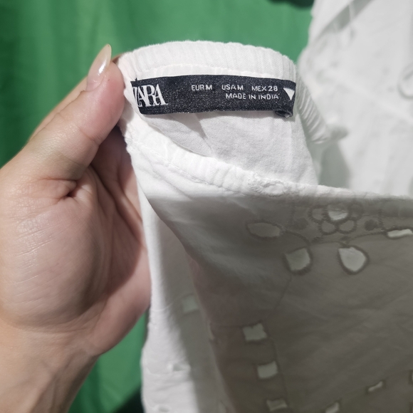 Zara White Eyelet Dress EUC Medium No Stains No Rips No holes - Picture 5 of 5